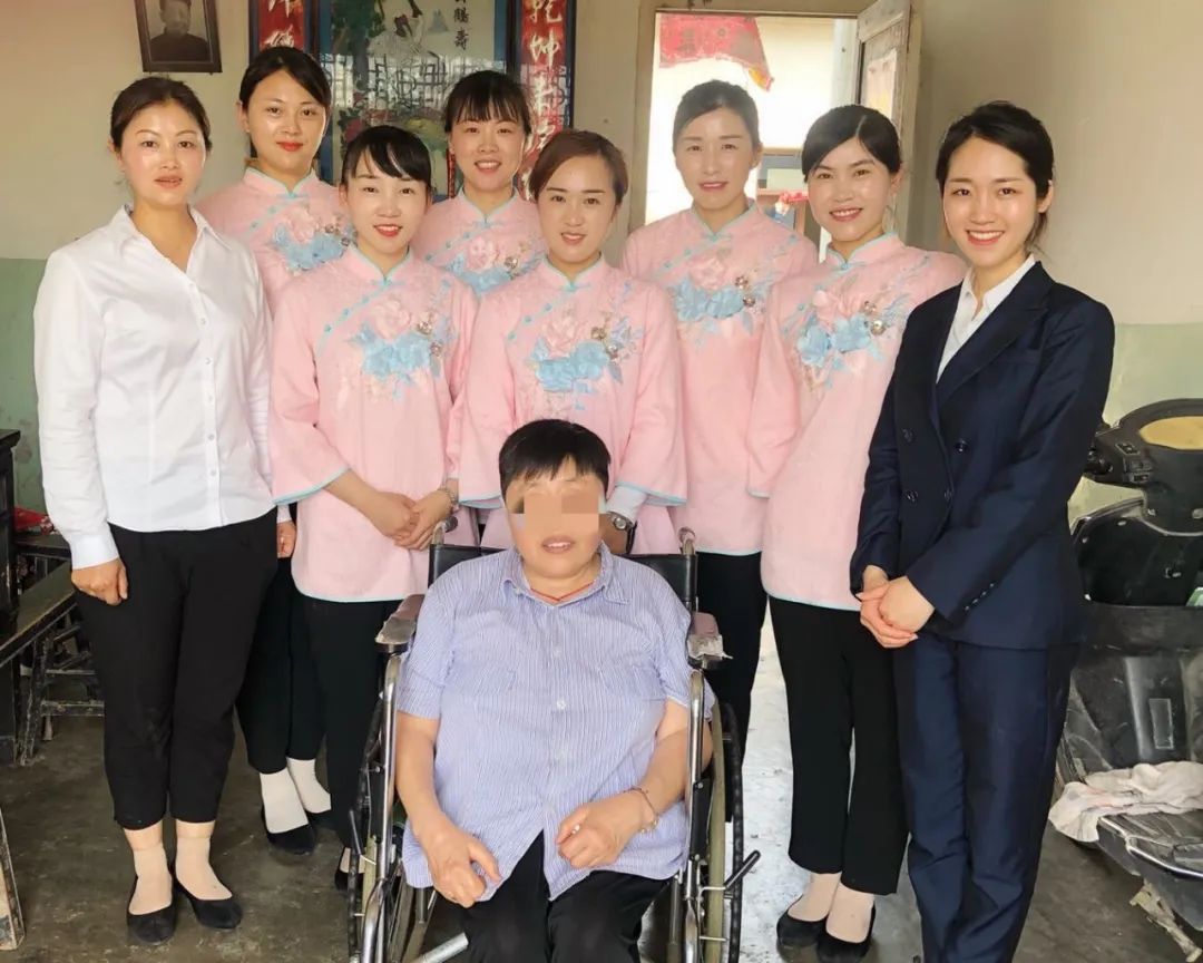 助殘日里船娘們包的餃子，溫暖了她的心